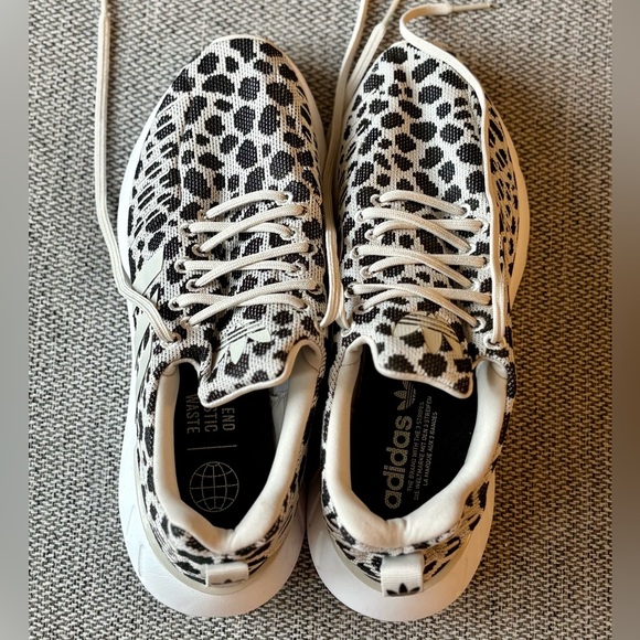 🐆Adidas Women’s Leopard Print Sneakers - Picture 2 of 4